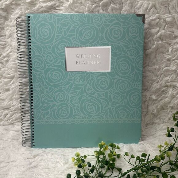 Wedding Planner 9x11 Hardcover Organizer for the Bride to Be NEW - Picture 1 of 10